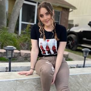 Meet your Posher, Claudia